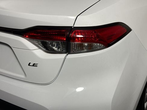 Used 2022 Toyota Corolla LE FWD image 33