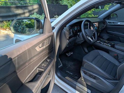 Certified 2025 Volkswagen Atlas Cross Sport SEL R-Line AWD/4WD image 30