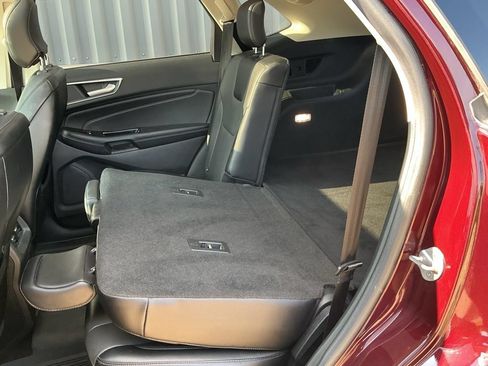 Used 2018 Ford Edge Titanium w/ Equipment Group 301A AWD/4WD image 22
