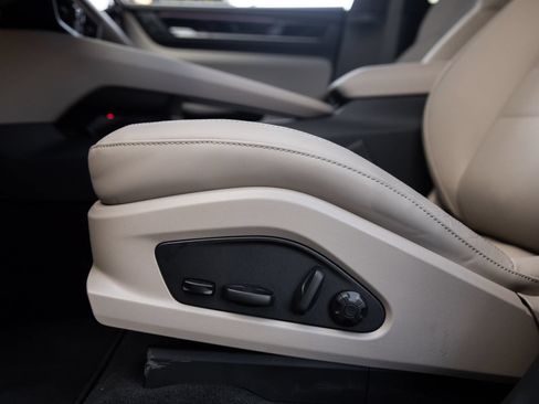 Certified 2026 Porsche Macan 4 Electric AWD/4WD image 23