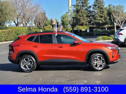 Used 2024 Chevrolet Trax LT w/ Driver Confidence Package image 4