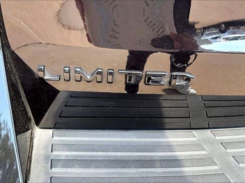 Used 2024 Ford Expedition Limited AWD/4WD image 32