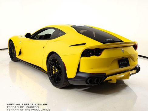 Used 2019 Ferrari 812 Superfast RWD image 2