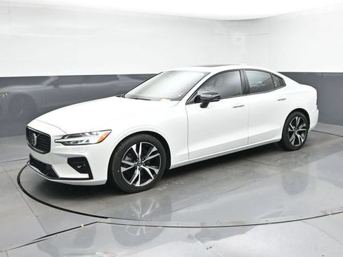 Used 2023 Volvo S60 B5 Core w/ Climate Package AWD/4WD image 4
