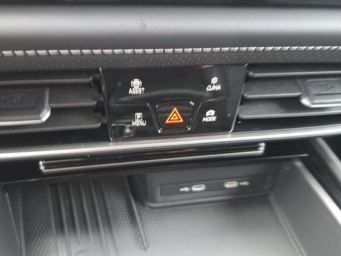 Certified 2025 Volkswagen Atlas SE image 21