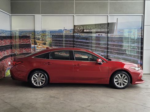 Certified 2022 Toyota Avalon XLE image 4