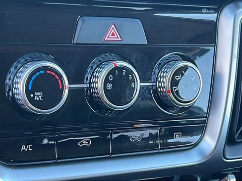 Used 2022 Kia Sorento LX image 14