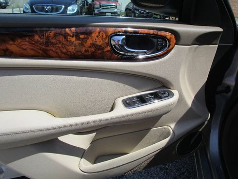 Used 2004 Jaguar XJ8 RWD image 9