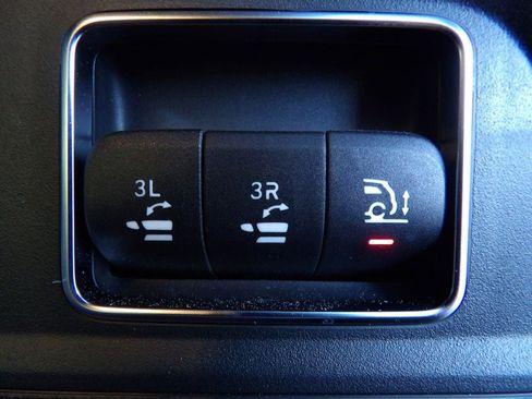 Used 2025 Mercedes-Benz GLS 63 AMG 4MATIC image 36