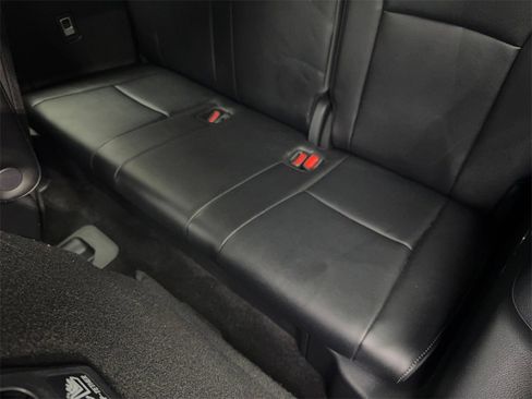 Used 2024 Toyota Highlander FWD image 40