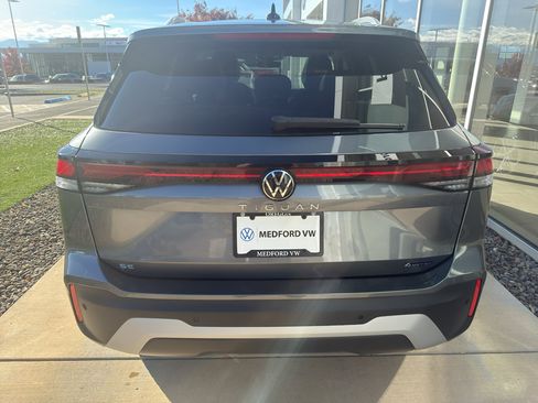 New 2026 Volkswagen Tiguan SE image 5