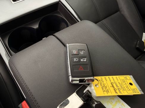 Used 2024 Land Rover Range Rover Velar S image 57