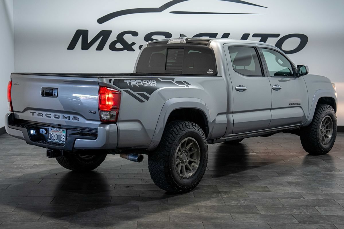 Used 2017 Toyota Tacoma TRD Sport w/ Tow Package AWD/4WD image 4