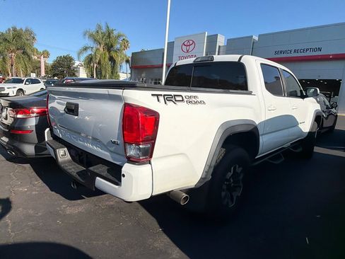 Used 2017 Toyota Tacoma TRD Off-Road RWD image 5