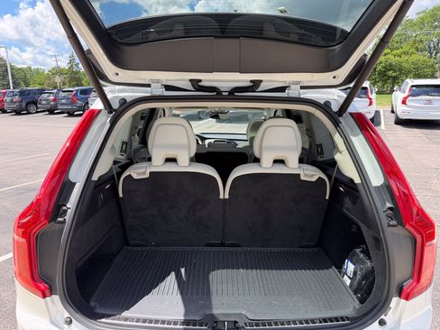 Used 2024 Volvo XC90 B5 Core w/ Protection Package Premier AWD/4WD image 11