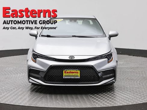 Used 2022 Toyota Corolla SE FWD image 2