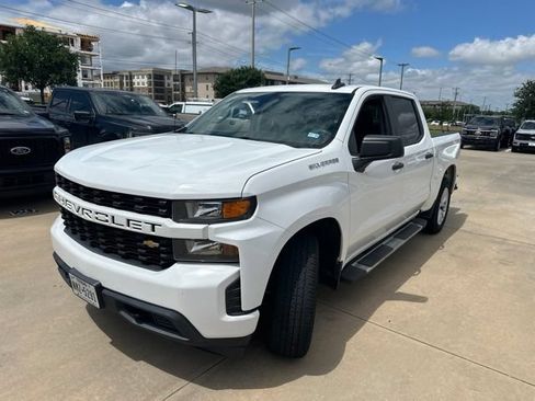 Used 2020 Chevrolet Silverado 1500 Custom w/ Custom Value Package RWD image 2