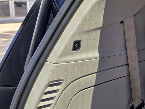 Used 2024 Chrysler Pacifica Limited FWD image 14