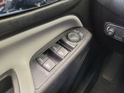 Used 2019 Chevrolet Equinox LS image 27