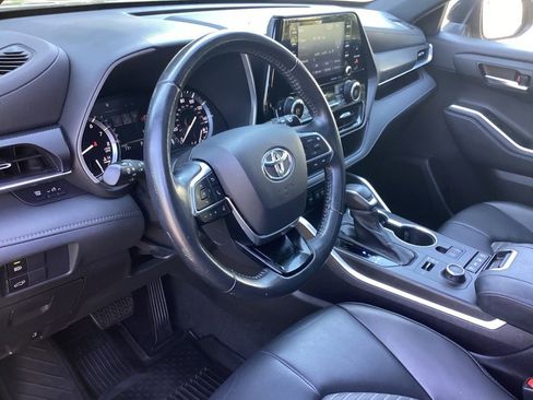Used 2021 Toyota Highlander XSE AWD/4WD image 11