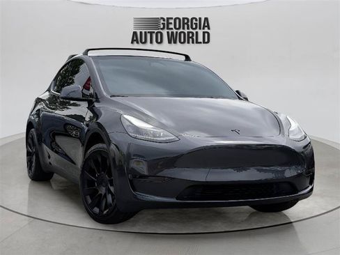 Used 2024 Tesla Model Y 2WD image 2