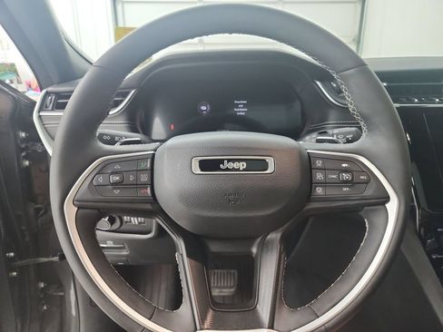 Used 2023 Jeep Grand Cherokee L Laredo AWD/4WD image 25
