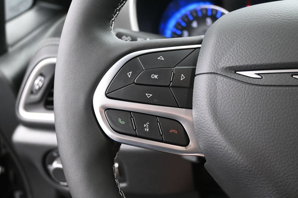 New 2027 Chrysler Pacifica Select w/ Family Tech Group FWD image 27