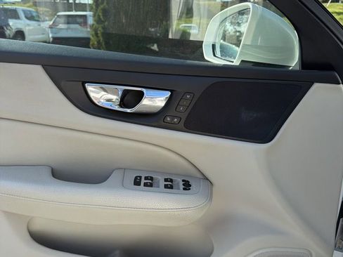 Used 2020 Volvo S60 T5 Momentum image 11