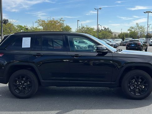 Used 2024 Jeep Grand Cherokee Altitude AWD/4WD image 4