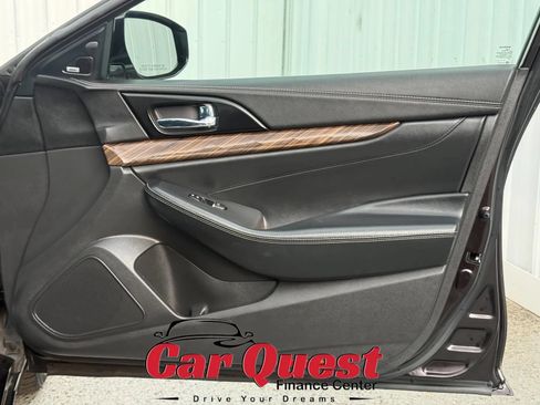 Used 2017 Nissan Maxima Platinum w/ Interior Lighting Package FWD image 19