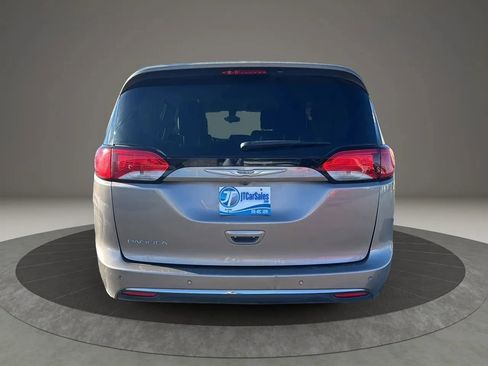 Used 2017 Chrysler Pacifica Touring-L image 8