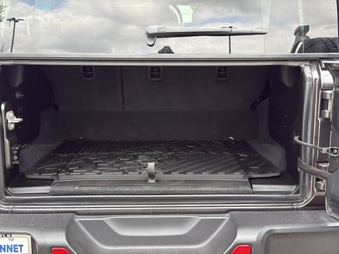 Used 2024 Jeep Wrangler Unlimited w/ Convenience Group AWD/4WD image 24