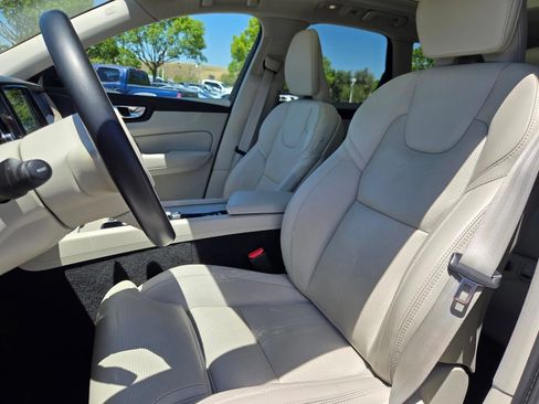Used 2023 Volvo XC60 B5 Ultimate w/ Climate Package FWD image 21