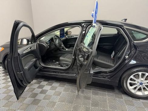 Used 2020 Ford Fusion SE FWD image 13
