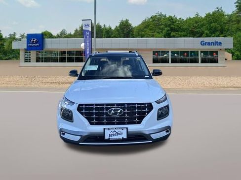 New 2026 Hyundai Venue SEL FWD image 3