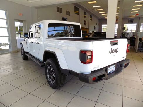 New 2026 Jeep Gladiator Sport AWD/4WD image 5