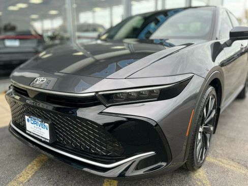 Used 2024 Toyota Crown Platinum image 12