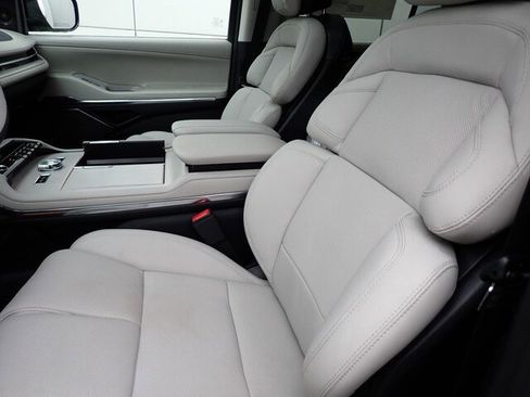 New 2025 Lincoln Navigator Reserve image 22