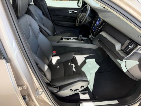 Certified 2025 Volvo XC60 B5 Core AWD/4WD image 20