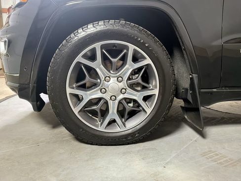 Used 2020 Jeep Grand Cherokee Overland AWD/4WD image 9