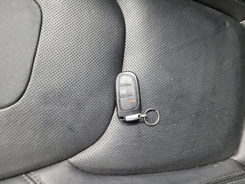 Used 2020 Jeep Cherokee Limited w/ Technology Group image 32