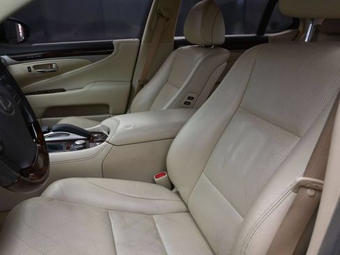 Used 2016 Lexus LS 460 w/ Comfort Package RWD image 15