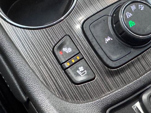 Certified 2023 GMC Acadia SLT w/ Preferred Package image 23