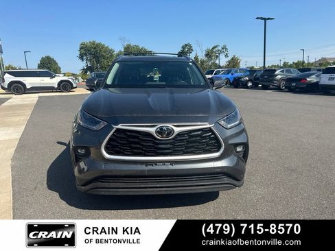 Used 2021 Toyota Highlander XLE FWD image 6