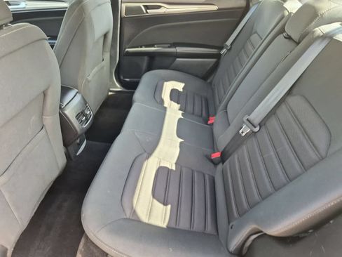 Used 2019 Ford Fusion SE FWD image 19