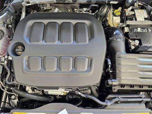 New 2025 Volkswagen Tiguan SE image 20