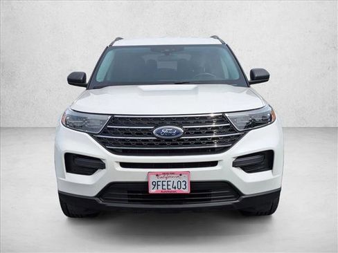Used 2022 Ford Explorer XLT RWD image 2