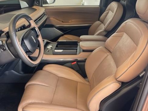Used 2025 Lincoln Navigator Black Label AWD/4WD image 5