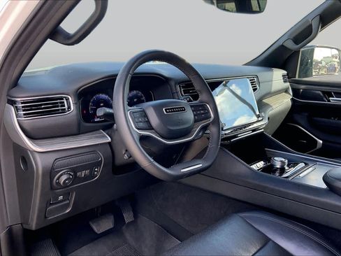 Used 2024 Jeep Wagoneer Series II w/ Flexible Seating Group RWD image 17