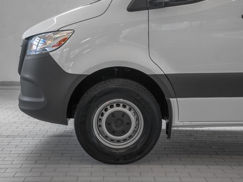 Used 2025 Mercedes-Benz Sprinter 2500 image 4